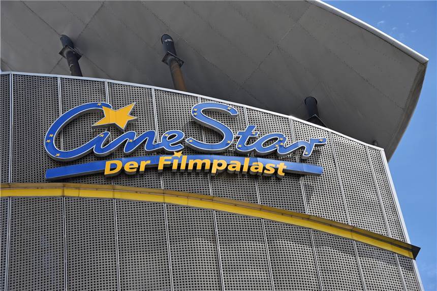 Der Cinestar-Schriftzug am Hauptbahnhof Dortmund