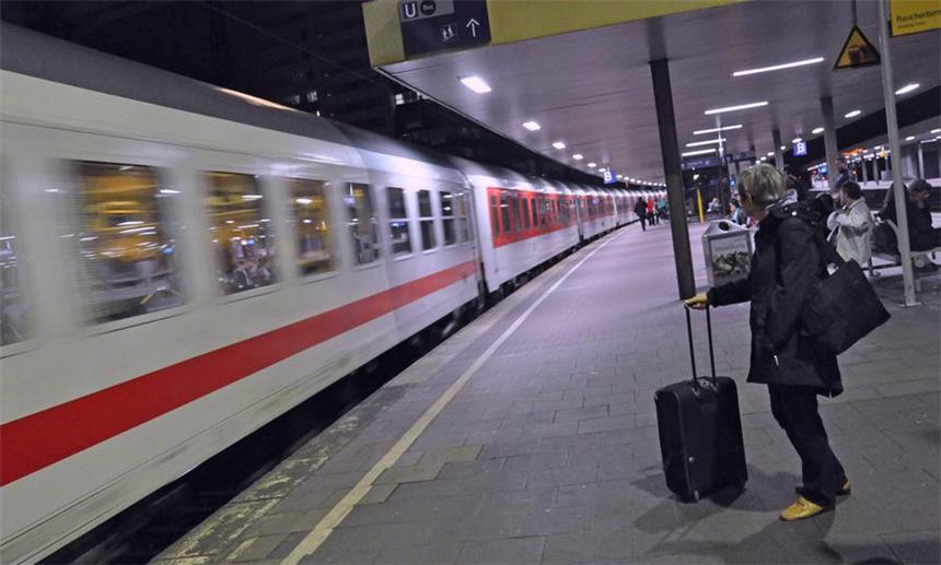 Was Passagiere auf der Reise Richtung Schlaf erleben Der City Nicght Line befördert seine Reisenden in rund neuneinhalb Stunden von Duisburg bis nach Zürich - nachts, dann, wenn andere schlafen.