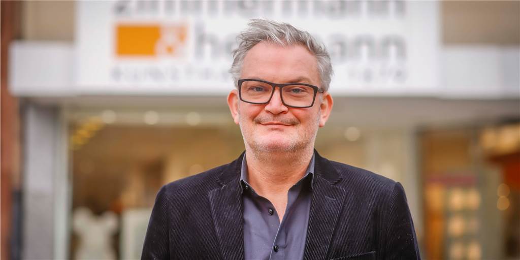 Cityring-Chef Tobias Heitmann tritt gegen „Höhle der Löwen“-Star an Der Dortmunder Cityring-Vorsitzende Tobias Heitmann ist für einen bundesweiten Preis nominiert worden, der am 24. Juni in Berlin vergeben wird. Die Jury wählte ihn unter die Top 6 der Familienunternehmer in Deutschland.