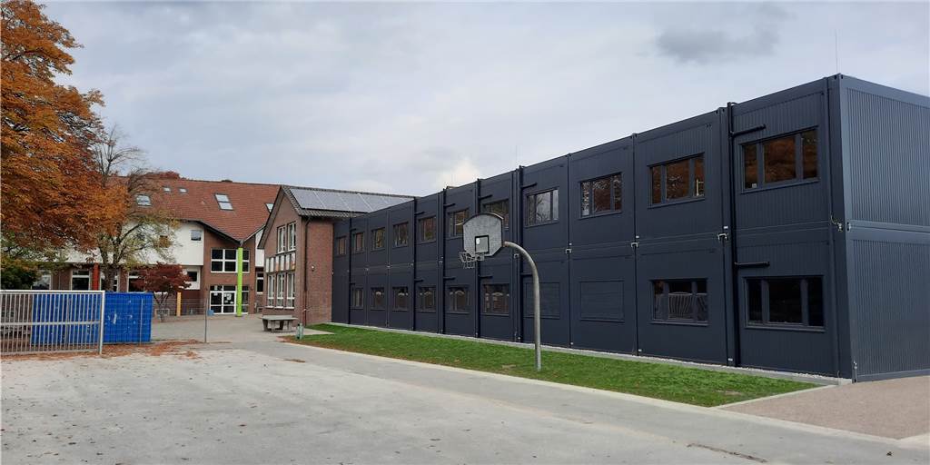 Lambertusschule Ascheberg: Container-Anbau ist fertig für die Erstklässler Container sind angebaut an eine Schule