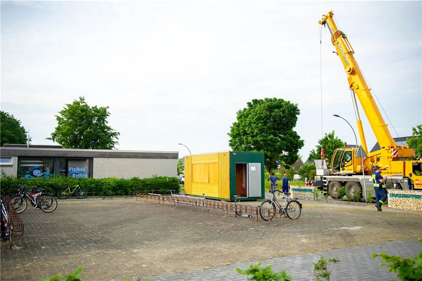 DLRG in Haltern eröffnet neues Testzentrum am Freibad Sythen Der Container für die Teststation am Freibad steht bereits, los geht es auch bald.