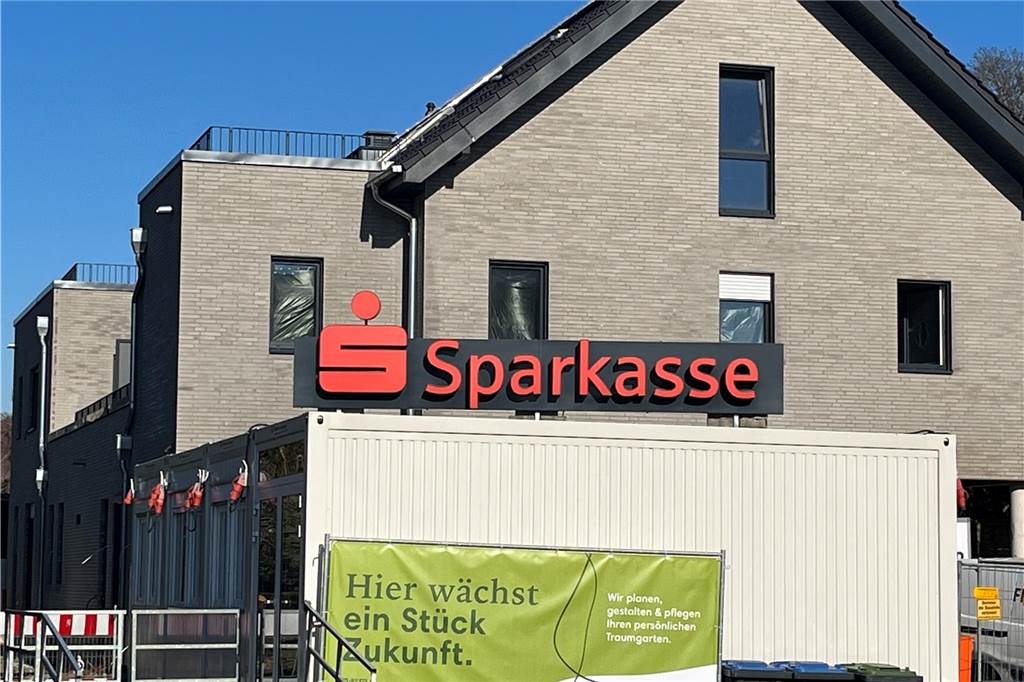 Sparkassen-Fusion: Geldinstitut reagiert auf Sorgen in Haltern Ansicht der Sparkasse Sythen in der Neubau-Phase