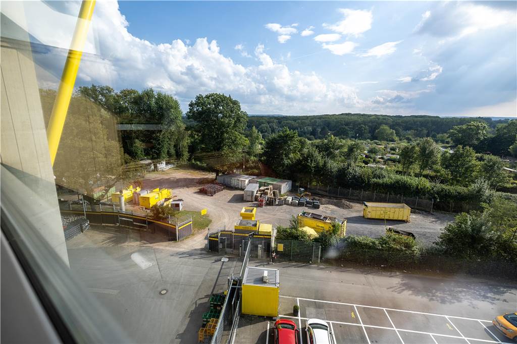 BVB investiert weitere Millionen Euro ins Stadion: Neue Großprojekte im Signal Iduna Park Der Containerplatz hinter der Südtribüne.