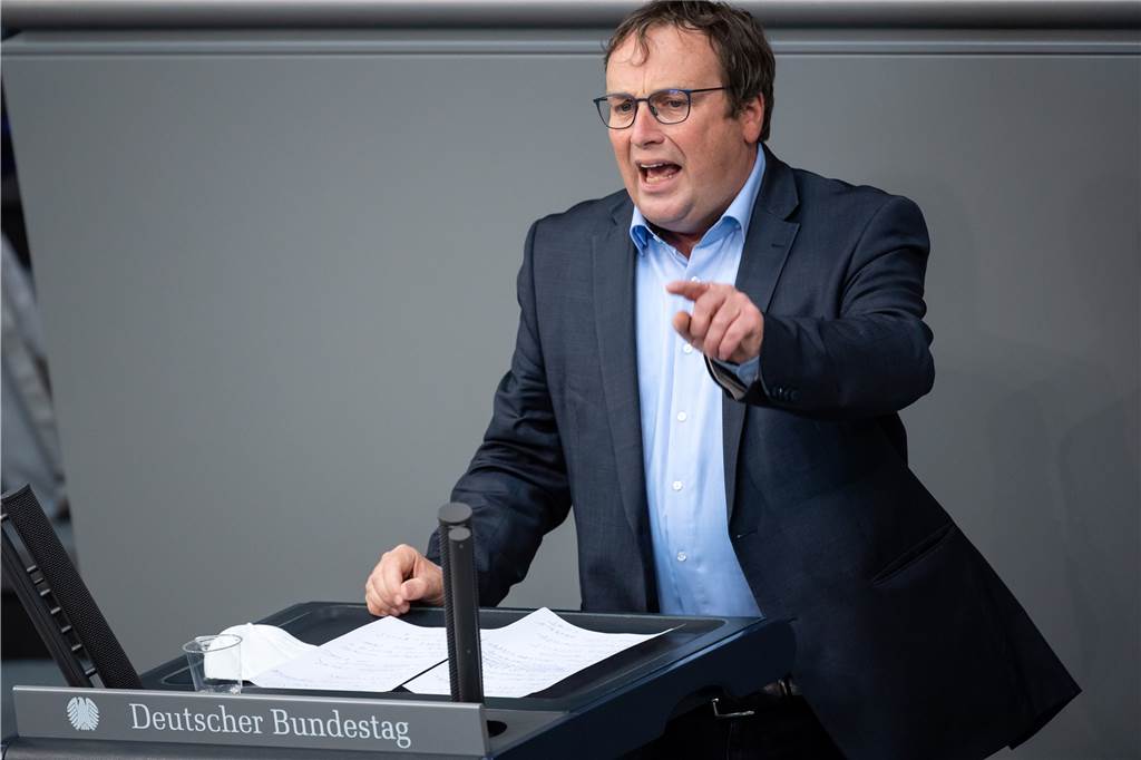 Oliver Krischer (Bündnis 90/Die Grünen) spricht bei der Plenarsitzung im Deutschen Bundestag. 