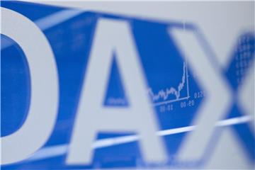 Der Deutsche Aktenindex Dax bildet die Börsenwertentwicklung von 30 großen Unternehmen aus verschiedenen Branchen ab. Foto: Frank Rumpenhorst
