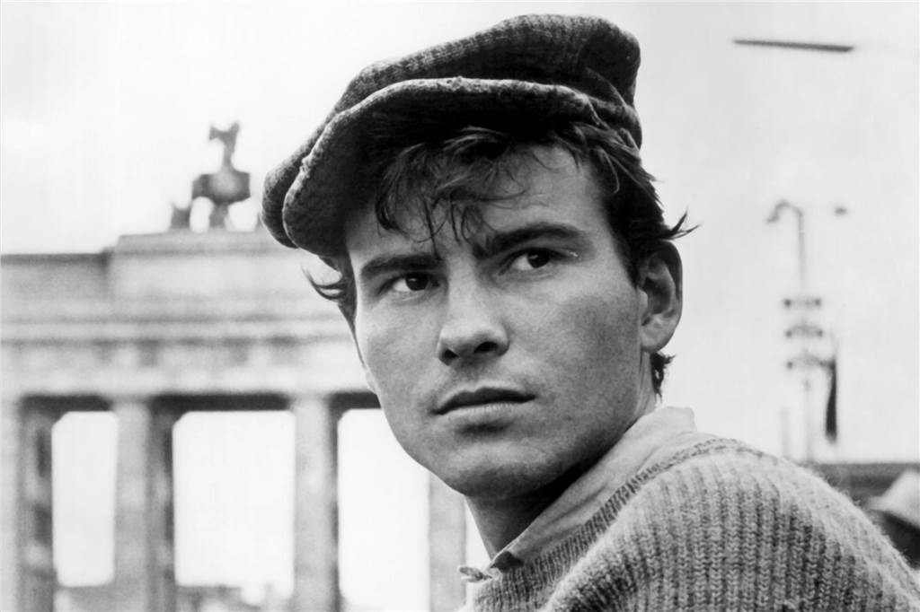 Kinofest in Lüdinghausen: Stars in Not und Klassiker Der deutsche Schauspieler Horst Buchholz in einer Szene des Komödienklassikers Eins, Zwei, Drei.