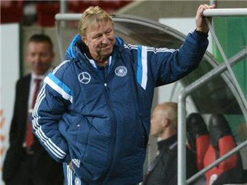 Der deutsche U21-Trainer Horst Hrubesch hatte seinen Spaß. Foto: Armin Weigel