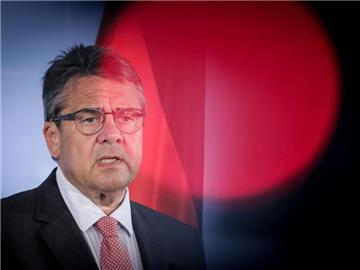 Der deutschen Regierung reißt angesichts einer immer bedrohlicheren Menschenrechtslage in der Türkei der Geduldsfaden. Außenminister Sigmar Gabriel gibt im Auswärtigen Amt ein Statement anlässlich der diplomatischen Krise zwischen Türkei und Deutschland. Foto: Kay Nietfeld