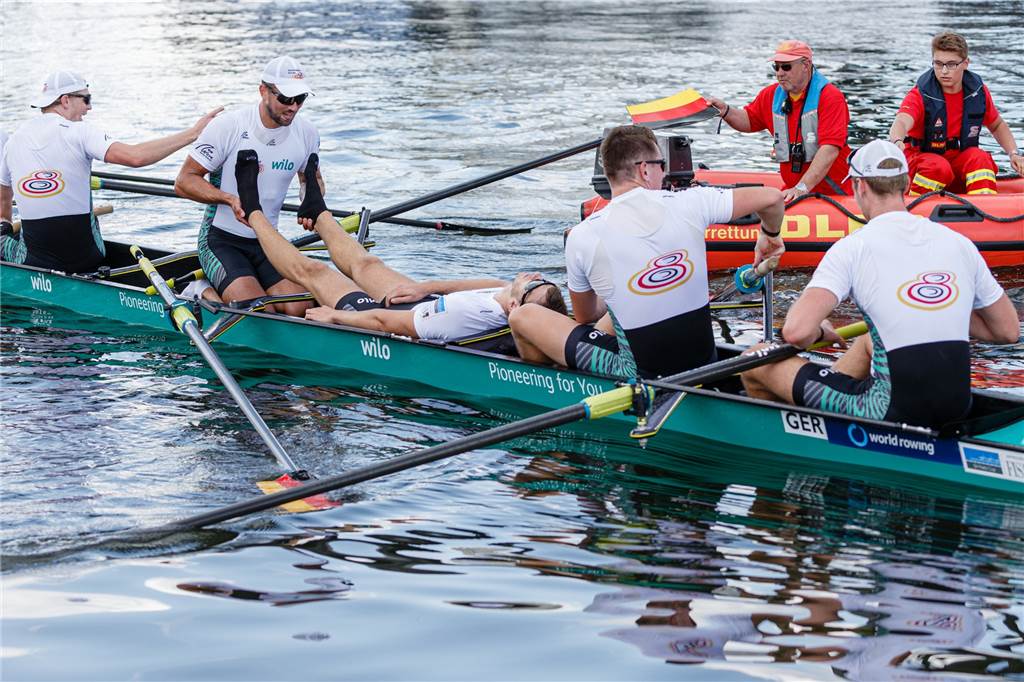 Olympia-Vorbereitung mit Hürden: Deutschlandachter auf dem Seeweg nach Tokio Der Deutschland-Ruder-Achters auf der Ziellinie beim Abschlussrennen des SH Netz Cup 2019. Christopher Reinhardt war kollabiert und musste anschließend medizinisch versorgt werden.