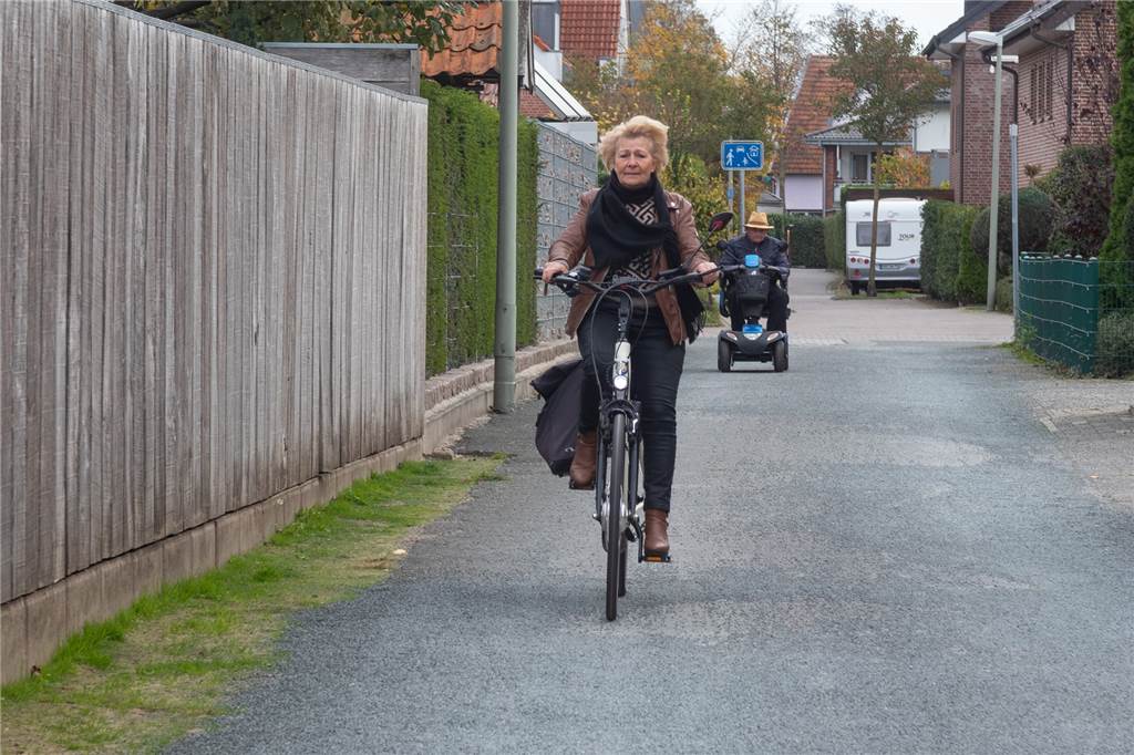 Neue Fahrradständer für die Innenstadt: FDP-Fraktion ist unzufrieden Der Dewegweg wird vorerst nicht zur einer vorfahrtberechtigten Fahrradstraße.