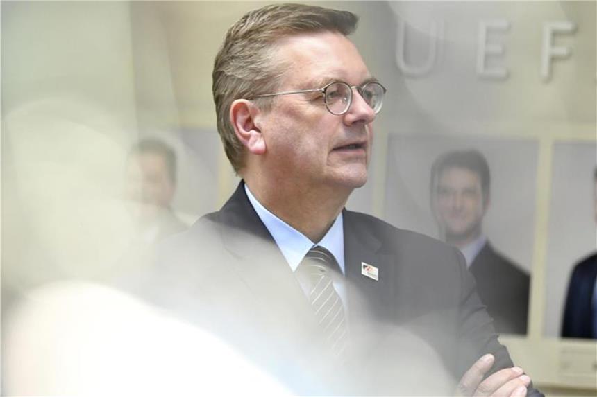 Erfolgreiche EM-Bewerbung als „Zeichen“ für Olympia Der DFB-Präsident Reinhard Grindel. Foto: Harold Cunningham/UEFA
