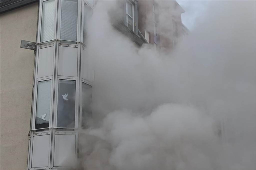 Die Feuerwehr löschte einen Brand in der Bar Punta Cana am Lambertusplatz