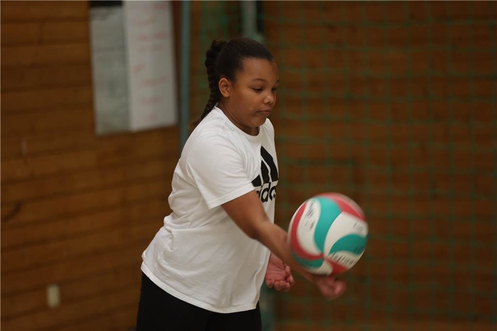 Der diesjährige Volleyballsonntag des TV Werne war in seiner sechsten Austragung ein voller Erfolg. Rund 50 Kinder von U12 bis U14 nahmen an dem Turnier teil. Dabei waren vor allem Kinder, die bereits in den Volleyballabteilungen des Werner SC und TV Werne angemeldet sind, aber auch einige, die das Volleyballspielen bislang erst in den Schul-AGs kennengelernt haben.