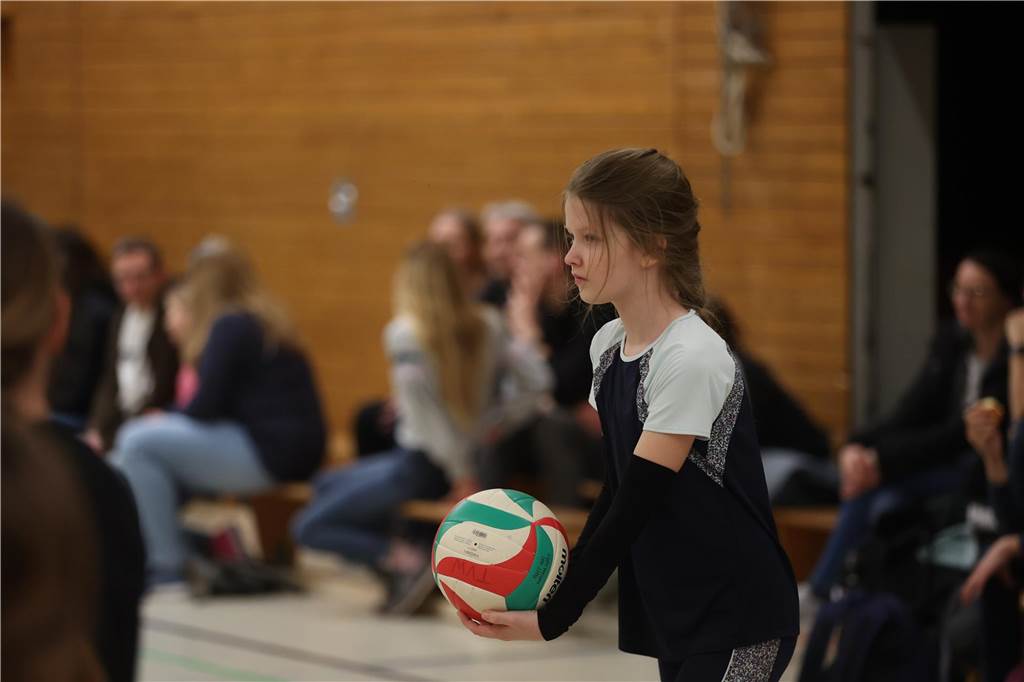 Der diesjährige Volleyballsonntag des TV Werne war in seiner sechsten Austragung ein voller Erfolg. Rund 50 Kinder von U12 bis U14 nahmen an dem Turnier teil. Dabei waren vor allem Kinder, die bereits in den Volleyballabteilungen des Werner SC und TV Werne angemeldet sind, aber auch einige, die das Volleyballspielen bislang erst in den Schul-AGs kennengelernt haben.