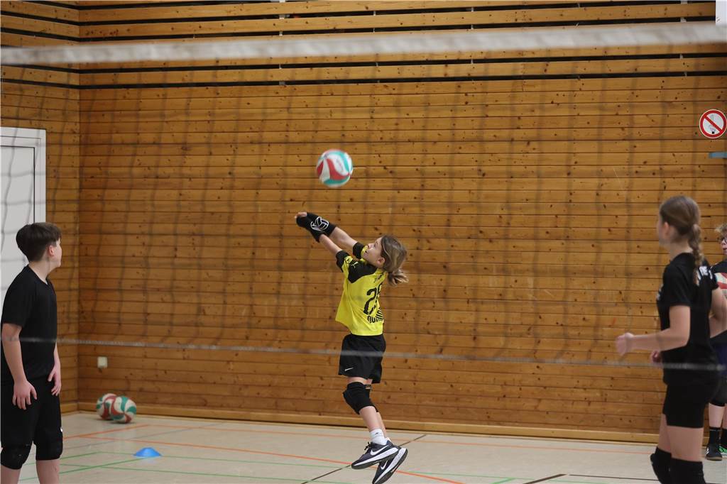 Der diesjährige Volleyballsonntag des TV Werne war in seiner sechsten Austragung ein voller Erfolg. Rund 50 Kinder von U12 bis U14 nahmen an dem Turnier teil. Dabei waren vor allem Kinder, die bereits in den Volleyballabteilungen des Werner SC und TV Werne angemeldet sind, aber auch einige, die das Volleyballspielen bislang erst in den Schul-AGs kennengelernt haben.