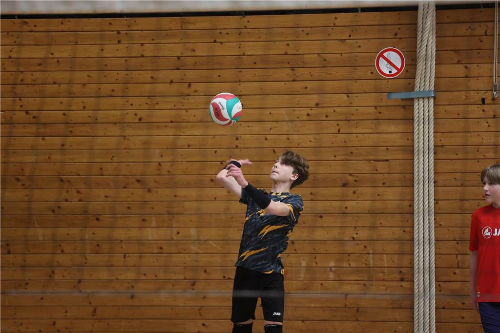 Der diesjährige Volleyballsonntag des TV Werne war in seiner sechsten Austragung ein voller Erfolg. Rund 50 Kinder von U12 bis U14 nahmen an dem Turnier teil. Dabei waren vor allem Kinder, die bereits in den Volleyballabteilungen des Werner SC und TV Werne angemeldet sind, aber auch einige, die das Volleyballspielen bislang erst in den Schul-AGs kennengelernt haben.