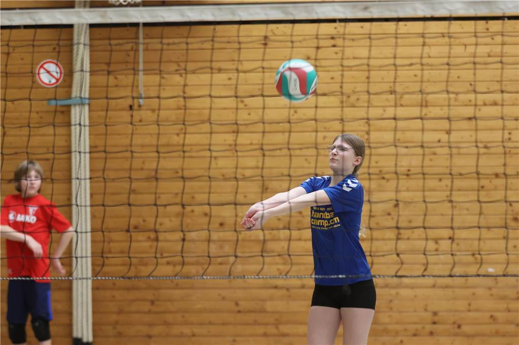 Der diesjährige Volleyballsonntag des TV Werne war in seiner sechsten Austragung ein voller Erfolg. Rund 50 Kinder von U12 bis U14 nahmen an dem Turnier teil. Dabei waren vor allem Kinder, die bereits in den Volleyballabteilungen des Werner SC und TV Werne angemeldet sind, aber auch einige, die das Volleyballspielen bislang erst in den Schul-AGs kennengelernt haben.
