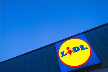 Der Discounter Lidl will die rabattierten Zugänge zum Musikstreamingdienst Deezer und dem Videoportal Maxdome künftig nicht mehr verteiben. Foto: Matthias Balk