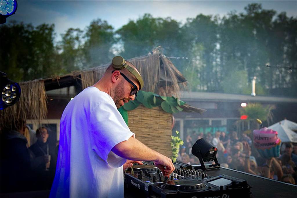 David Puentez schwärmt von Haltern: „Gefühl von Ibiza“ David Puentez am Mischpult