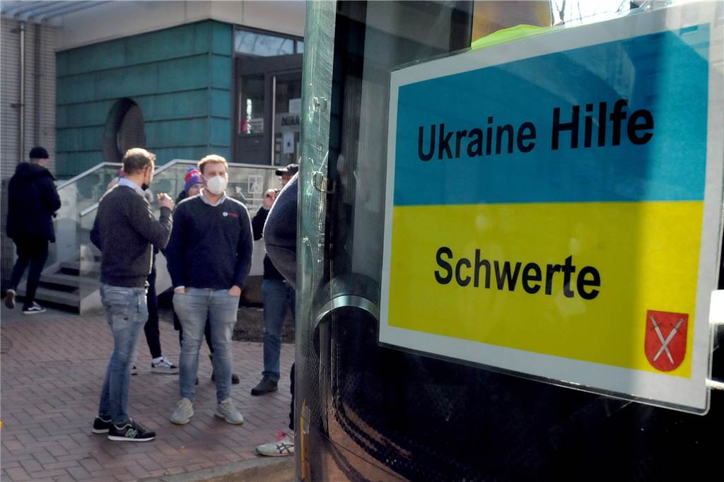 Quecke-Bus zurück: 47 Geflüchtete aus der Ukraine in Schwerte angekommen Der Doppelstockbus von Quecke-Reisen brachte die Geflüchteten zunächst zum Impfstatus-Check zum Marienkrankenhaus.