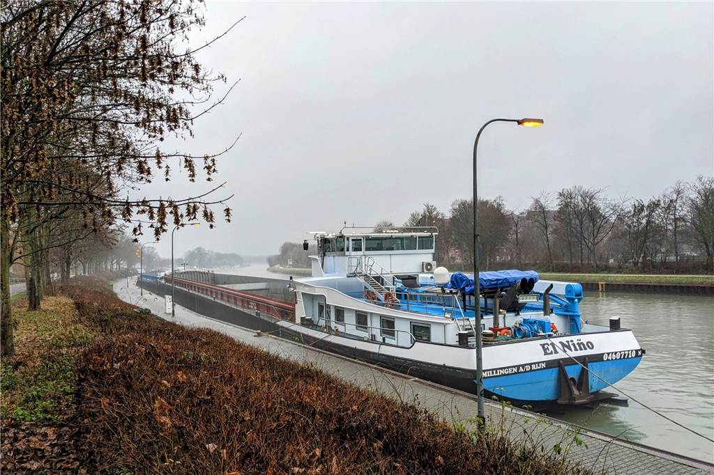 Zufall: „El Nino - Das Christkind“ legt über Weihnachten am Kanal an Schiff