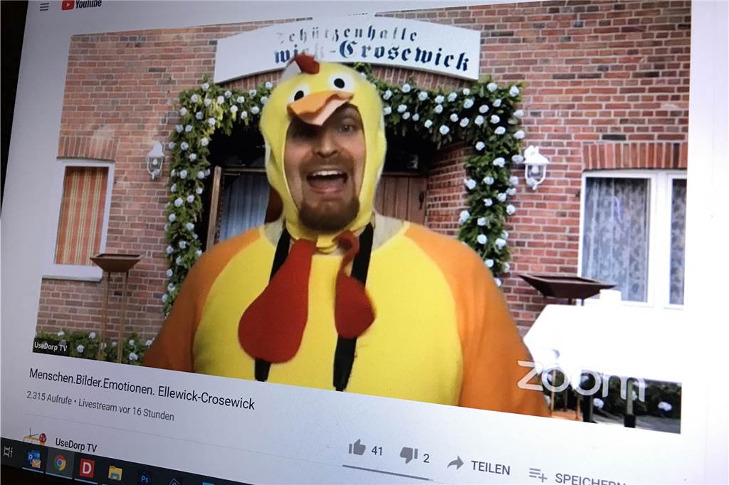 Ellewicker Jahresrückblick mit satirischem Dorfhahn und lustigen Anekdoten Der Dorfhahn sorgte mit einem satirischen Gedicht für zahlreiche Lacher.