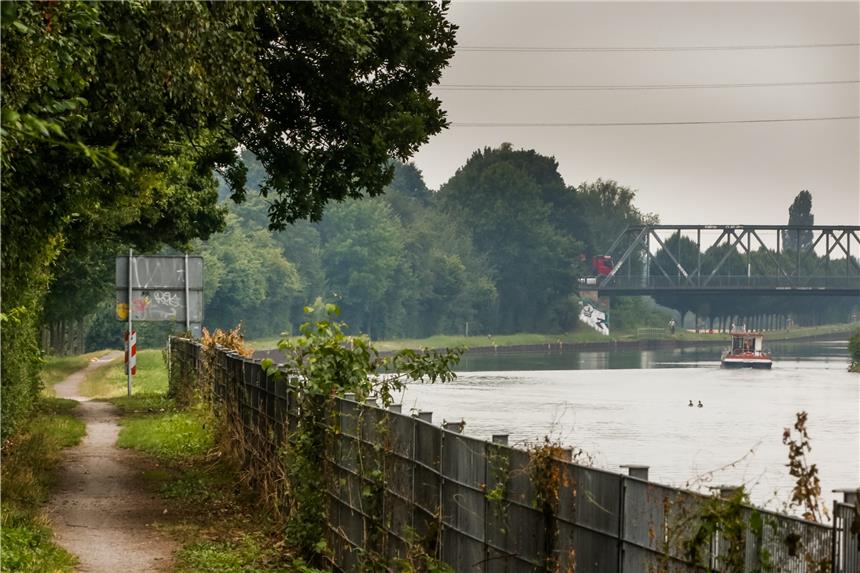 Dunkelhäutige Männer verfolgt, geschlagen und getreten Der Dortmund-Ems-Kanal. (Symbolbild)