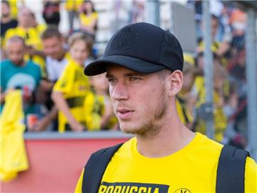 Der Dortmunder Erik Durm fällt länger aus. Foto: Guido Kirchner