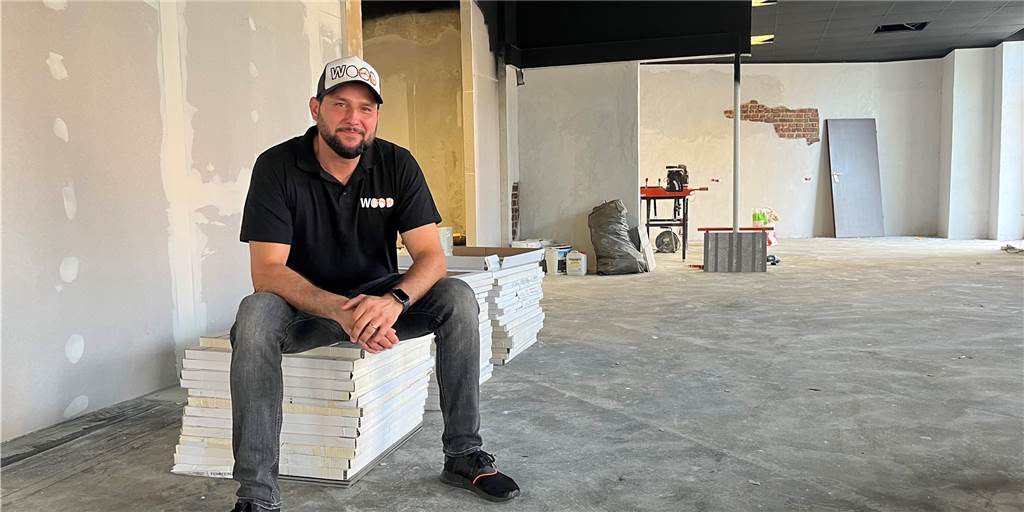 Lünen statt Düsseldorf: Besondere Holzprodukte ziehen ins Bürohaus Brauch Der Dortmunder Gino Ulitzka hat sich vor fünf Jahren mit einer Holzfirma selbstständig gemacht. Nun zieht der Unternehmer in das alte Bürohaus Brauch.