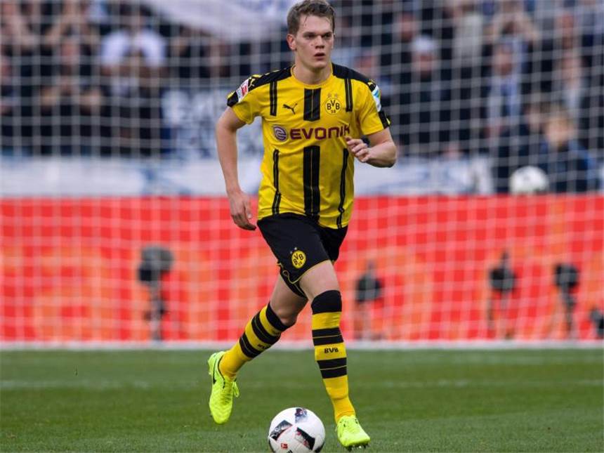 Nach Anschlag auf BVB-Bus: Ginter dachte an Karriereende Der Dortmunder Matthias Ginter dachte nach dem Anschlag auf den BVB-Bus an ein mögliches Karriereende. Foto: Soeren Stache