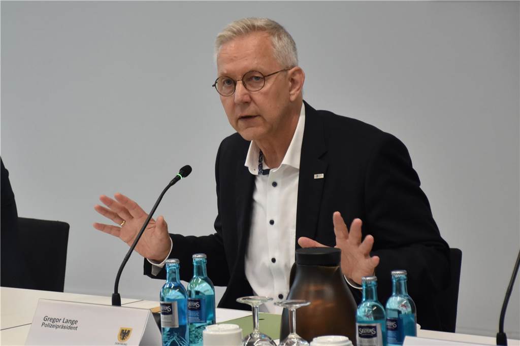 Der Dortmunder Polizeipräsident Gregor Lange bei einer Pressekonferenz.