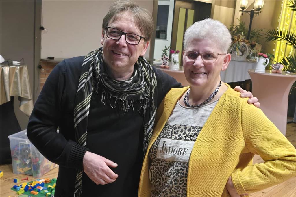 Jürgen Klopp überrascht Fanclub-Gründerin zum 70. mit Grußbotschaft Monika Hahn und Matthias "Kasche" Kartner.