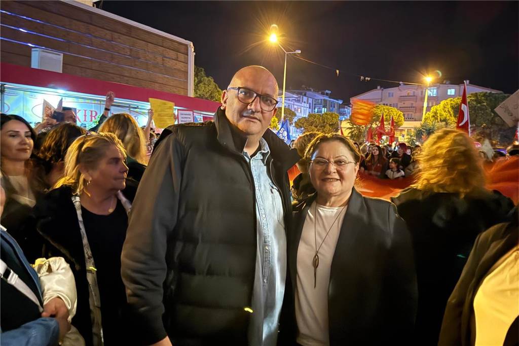 Imamoglu-Verhaftung: Warum es in Dortmund noch keine Demos gibt Der Dortmunder SPD-Landtagsabgeordnete Volkan Baran mit der Bürgermeisterin der türkischen Stadt Didim, Hatice Gençay (r.).