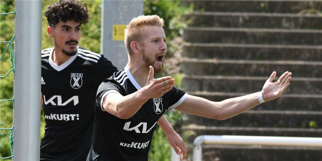 SG Castrop bleibt aus eigener Kraft in der Bezirksliga Der Dosenöffner für die SG Castrop gegen Nordkirchen war das 1:0 von Roy Breilmann (r), der seinen Treffer feierte.
