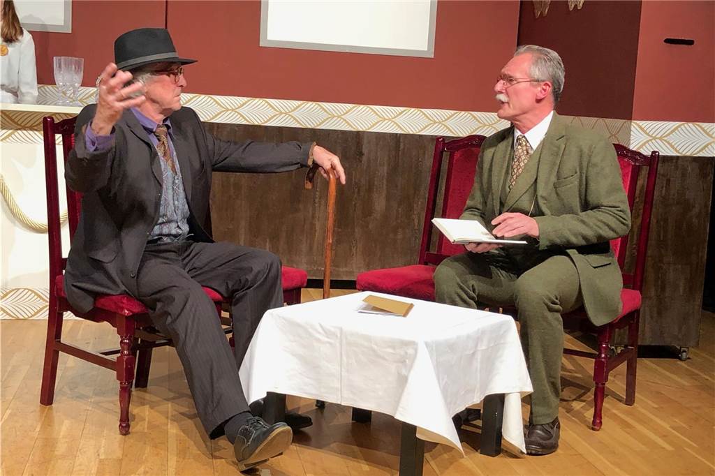 Kriminalfall im Luxuszug: TaF-Premiere von „Mord im Orientexpress“ Der dubiose Samuel Ratchett (Herbert Hermes, l.) diskutiert mit Detektiv Hercule Poirot (Thomas Schulze).