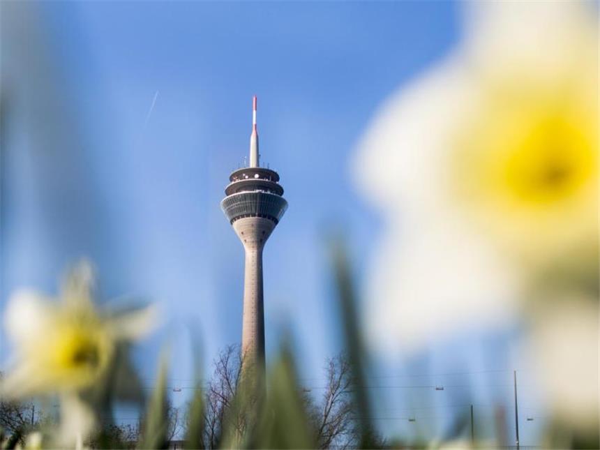 Ab Sonntag wird's Wetter wieder schön Der Düsseldorfer Fernsehturm. Foto: Marcel Kusch/Archiv