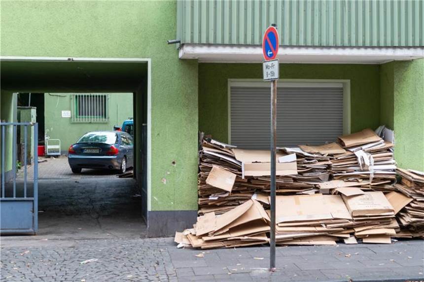 Sozialbetrug und Müll - Ärger in Quartieren wächst Der Duisburger Stadtteil Marxloh gilt seit Jahren als sozialer Brennpunkt. Foto: Christophe Gateau