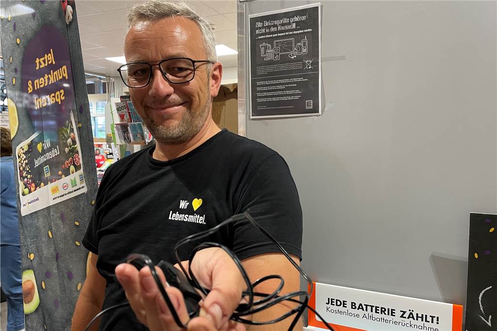 Im Test: Nehmen Supermärkte in Castrop-Rauxel meinen Elektroschrott an? Der Edeka-Markt von Ralf Richter nimmt ebenfalls Elektroaltgeräte entgegen, um sie fachgerecht zu entsorgen.
