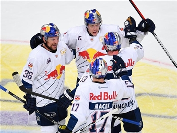 Der EHC München feierte gegen Straubing einen 7:1-Kantersieg. Foto: Uwe Anspach