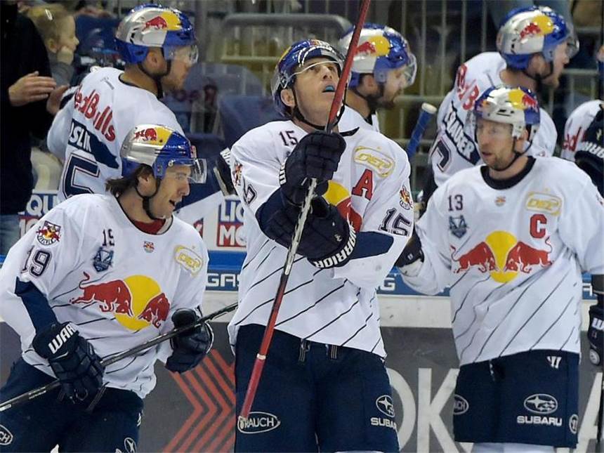 München und Wolfsburg gleichen Halbfinalserien aus Der EHC München schlägt die Eisbären Berlin knapp mit 2:1. Foto: Monika Skolimowska