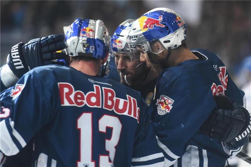 Brutaler Check und Schiri-Ärger: Hitziger Playoff-Start Der EHC München setzte sich im ersten Halbfinale gegen die Adler Mannheim durch. Foto: Andreas Gebert