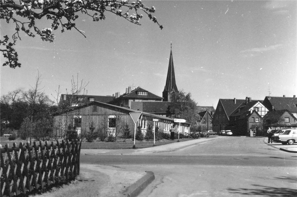 Der ehemalige Bauamtspavillon am Griesetorn (links) war von 1974 bis 1983 die zweite provisorische Standort-Lösung. 