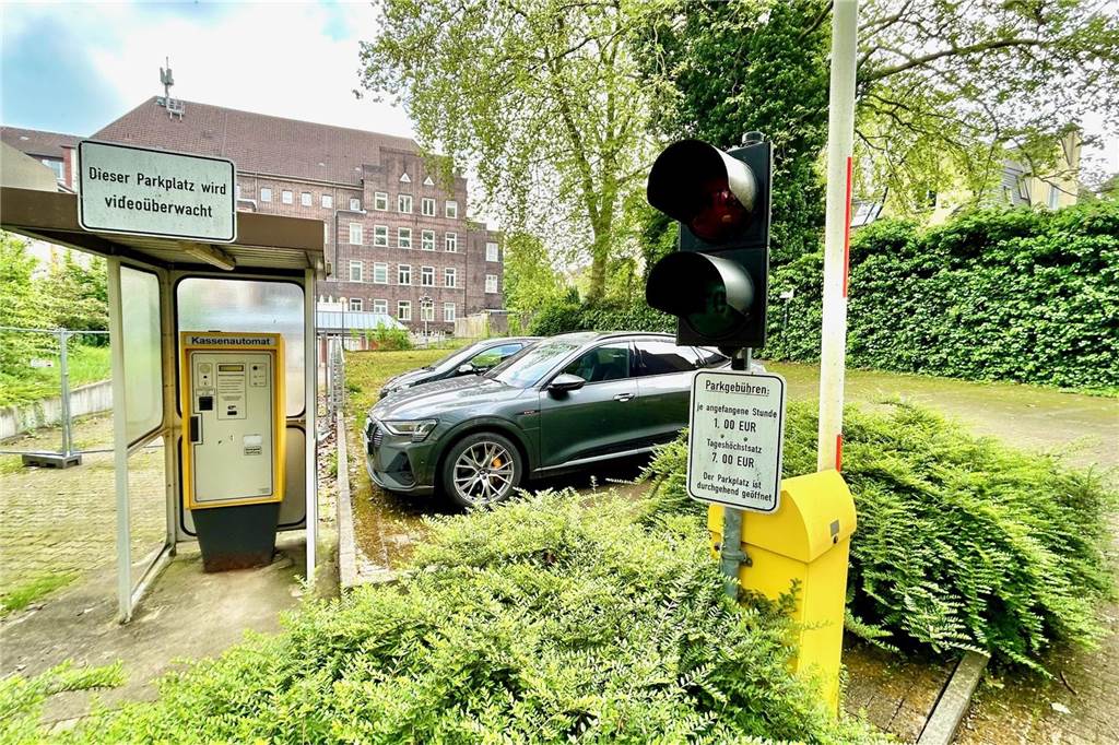 Abriss oder Umbau: Was wird aus ehemaligem Bethanien-Krankenhaus? Ein Parkplatz.