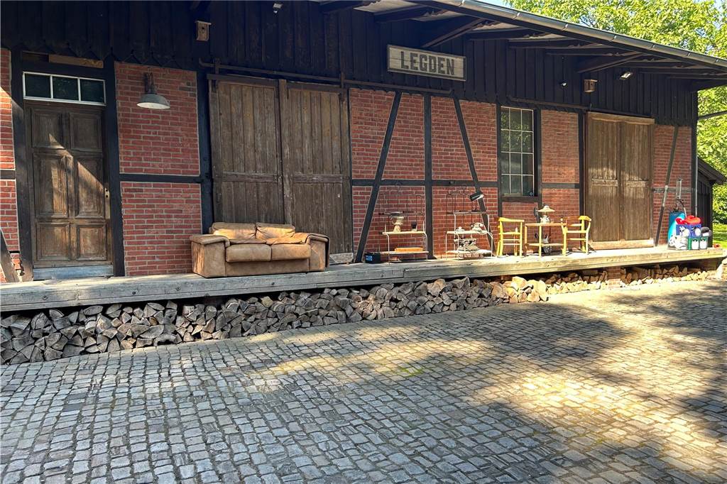 Als von Legden aus Möbel und Vieh in Waggons verschickt wurden Der ehemalige Güterschuppen wird heute nur noch privat genutzt.
