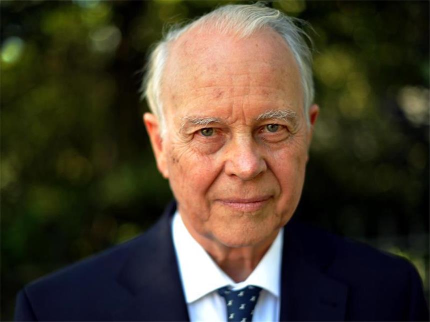 Niedersächsischer Ex-Ministerpräsident Albrecht gestorben Der ehemalige niedersächsische Ministerpräsident Ernst Albrecht, Vater von Verteidigungsministerin von der Leyen, ist tot. Foto: Jochen Lübke/Archiv