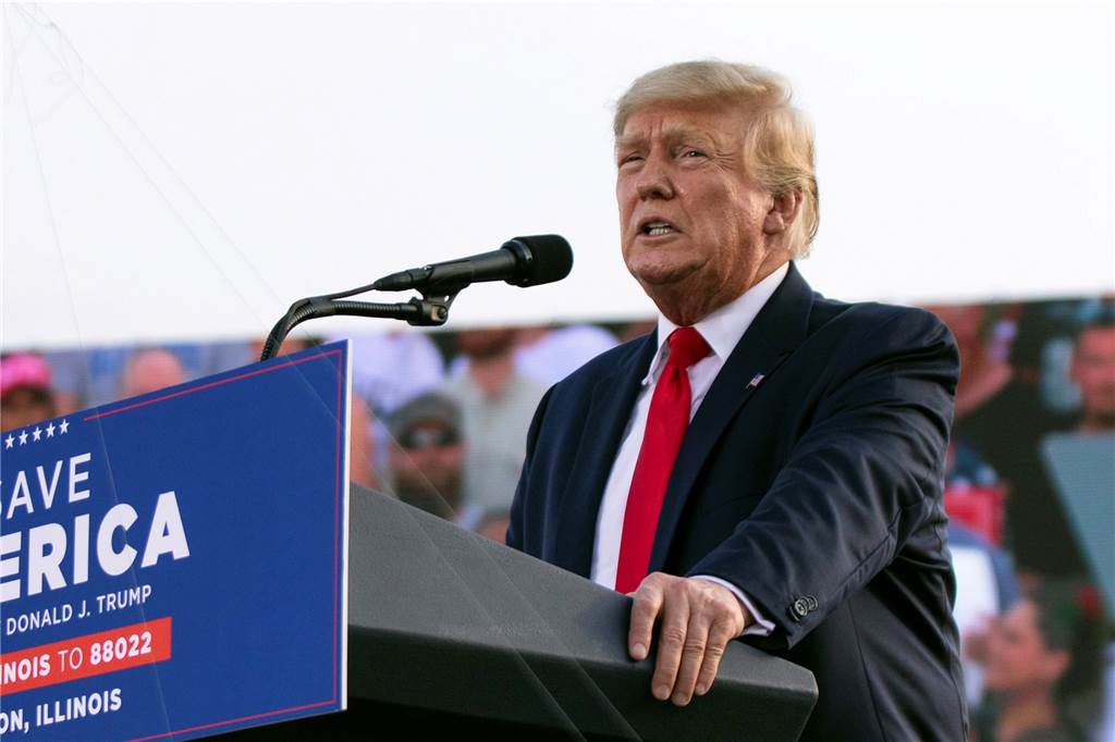 Fünf neue schlechte Nachrichten für Putin Der ehemalige Präsident Donald Trump spricht bei einer Kundgebung auf dem Adams County Fairgrounds in Mendon, Illinois.