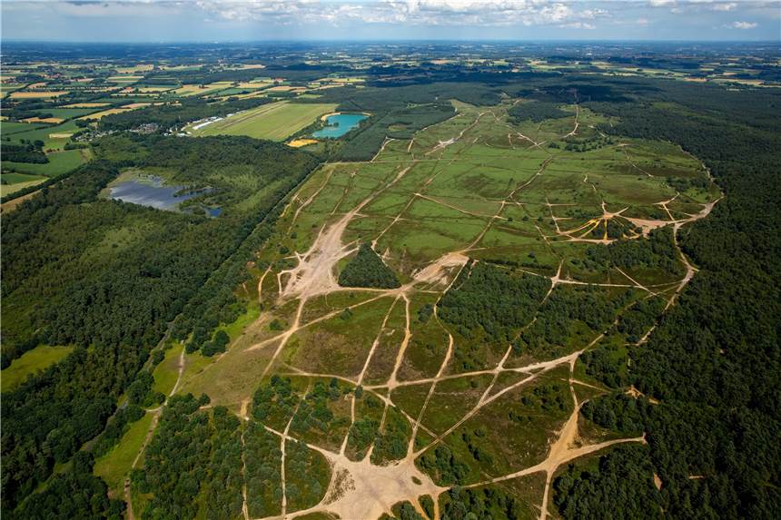 Tödlicher Unfall: 18-Jähriger stirbt bei Motocross-Fahrt durch Borkenberge Der ehemalige Truppenübungsplatz der Britischen Rheinarmee Borkenberge am Flugplatz Borkenberg: Bei einer Motocross-Fahrt ist am Samstagnachmittag ein 18-Jähriger ums Leben gekommen.