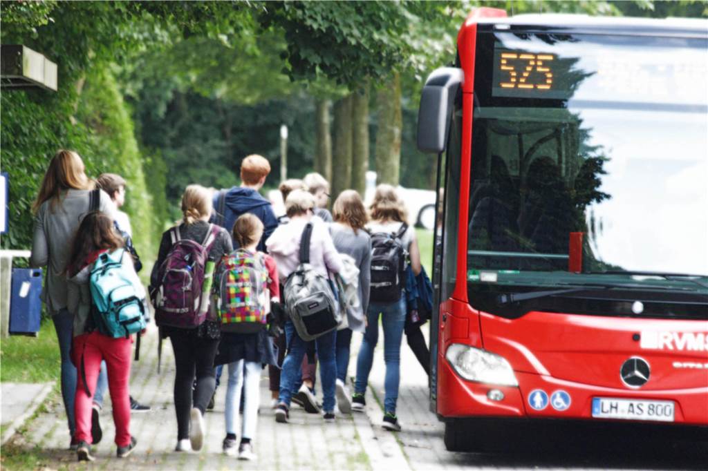 Werner Schüler profitieren ab Herbst vom Deutschlandticket Der Eigenanteil für berechtigte Schülerinnen und Schüler beträgt maximal zwölf Euro pro Monat.