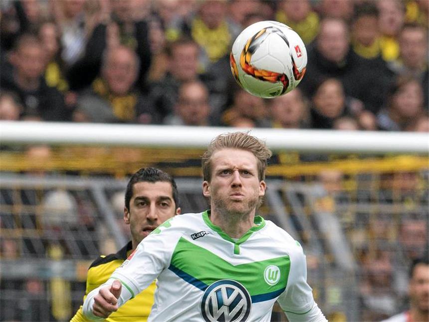 Mkhitaryan vor Absprung - BVB sucht Ersatz Der eine geht, der andere kommt? Als Ersatz für Henrikh Mkhitaryan (l.) wird Andre Schürrle gehandelt.