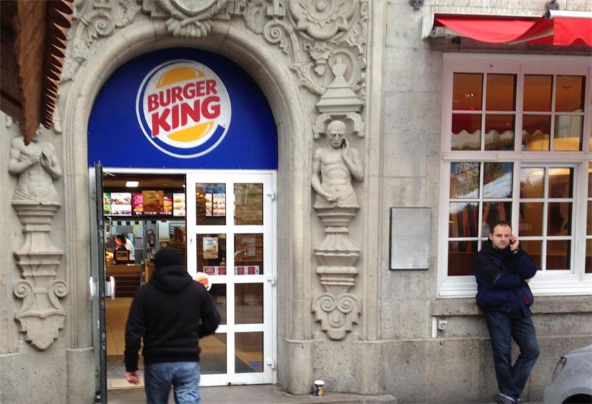 Burger-King-Filialen sollen offen bleiben Der Eingang der Burger-King-Filiale am Ostenhellweg gegenüber der Reinoldikirche in Dortmund. Auch diese Filiale ist betroffen.